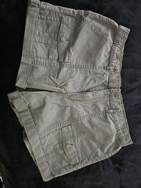 Casual Cargo Style Cotton Shorts in Light Olive